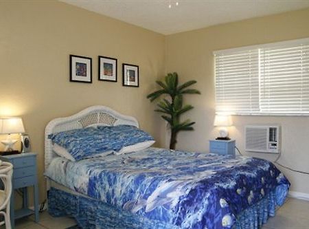 Oasis Palms Resort Treasure Island Room photo