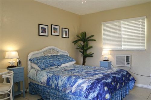 Oasis Palms Resort Treasure Island Room photo